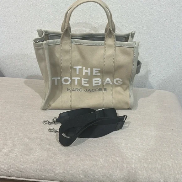 Marc Jacobs The Tote Bag | Like New! - Picture 3 of 8